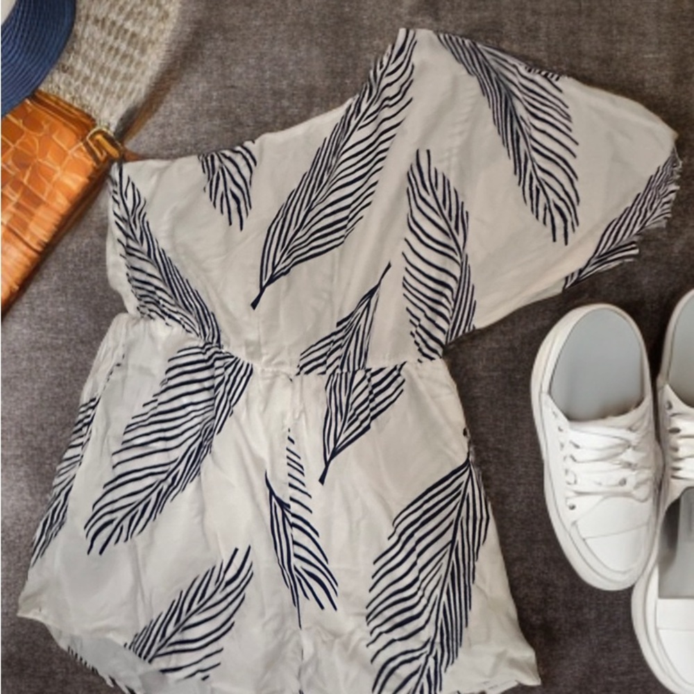 Off-Shoulder Leaf Print Romper - Picture 1 of 4